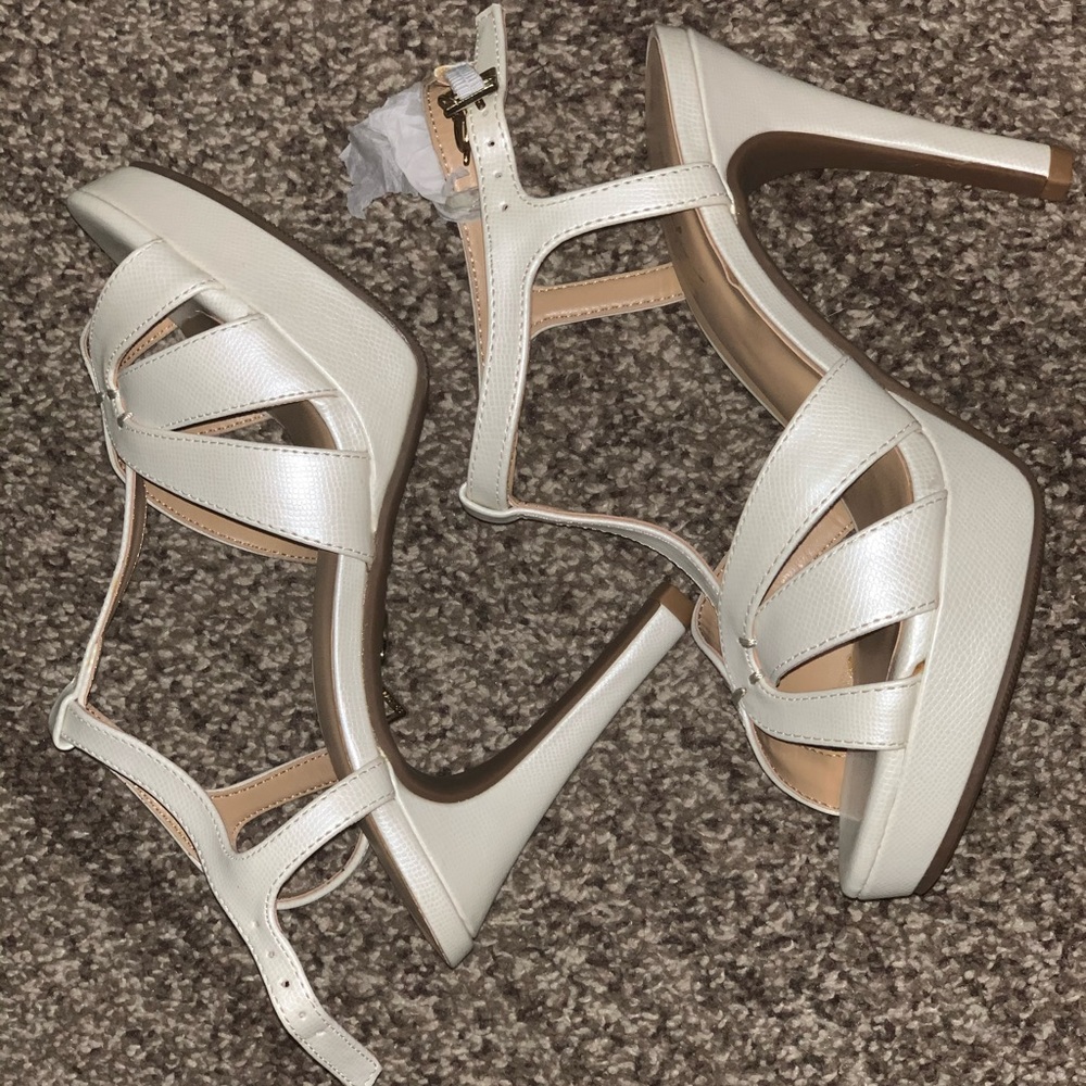Thalia never worn pearly white heels size 5